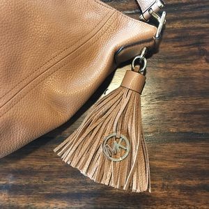 LIKE NEW - MICHAEL KORS - brown leather sack bag